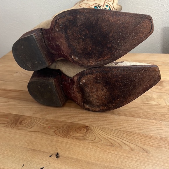 Boots. - Picture 3 of 4